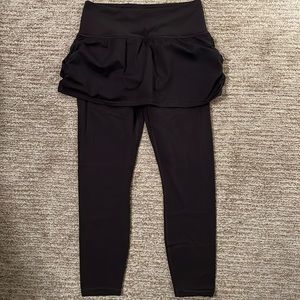 ATHLETA Elation 2 in 1 7/8 Tight. Size Medium. Like new. Smoke free home.